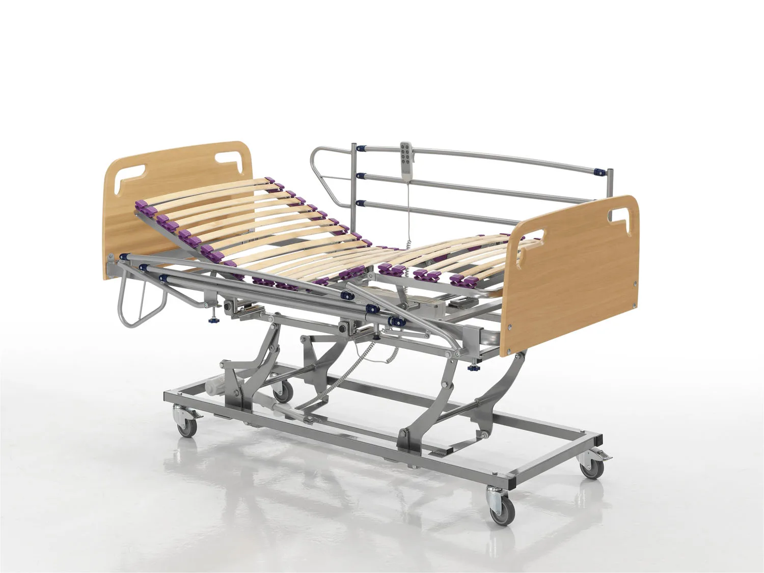 Cama geriátrica con carro elevador